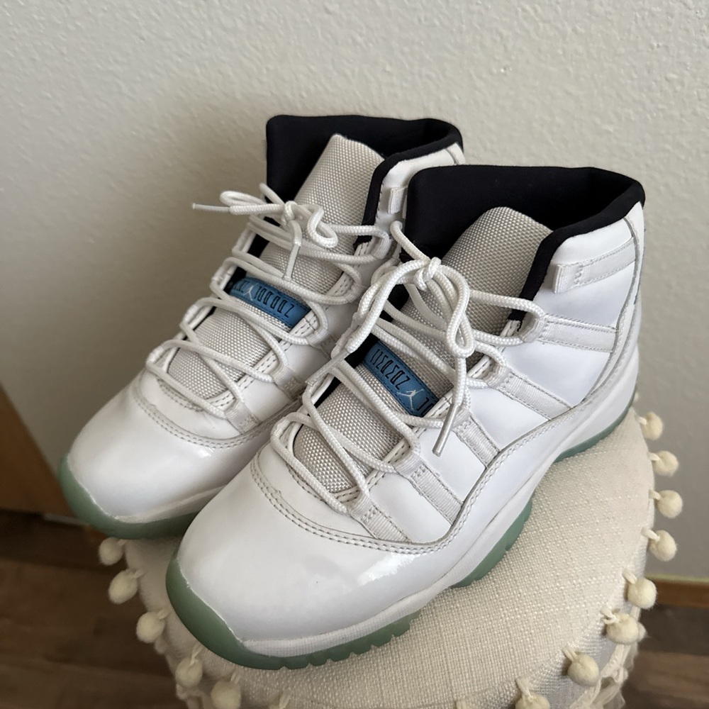 Jordan 11 Retro Legend Blue